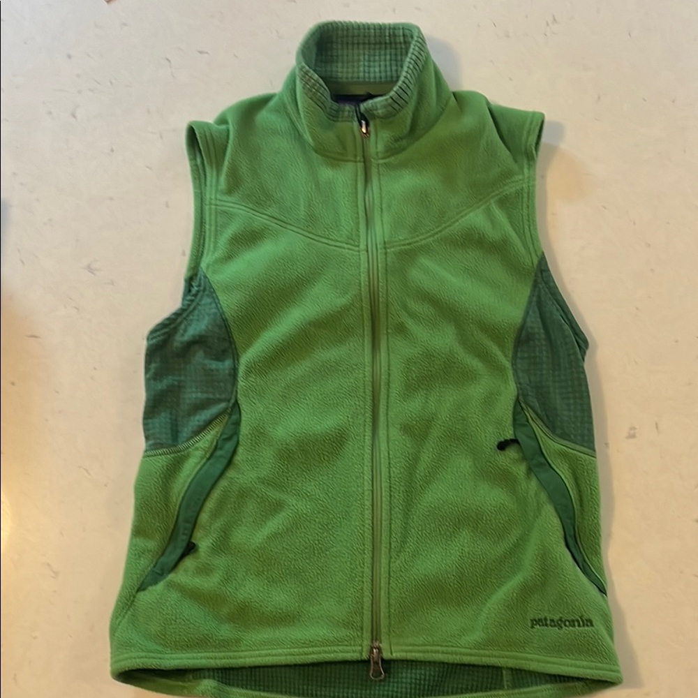 Patagonia green polartec vest Size S. GUC
